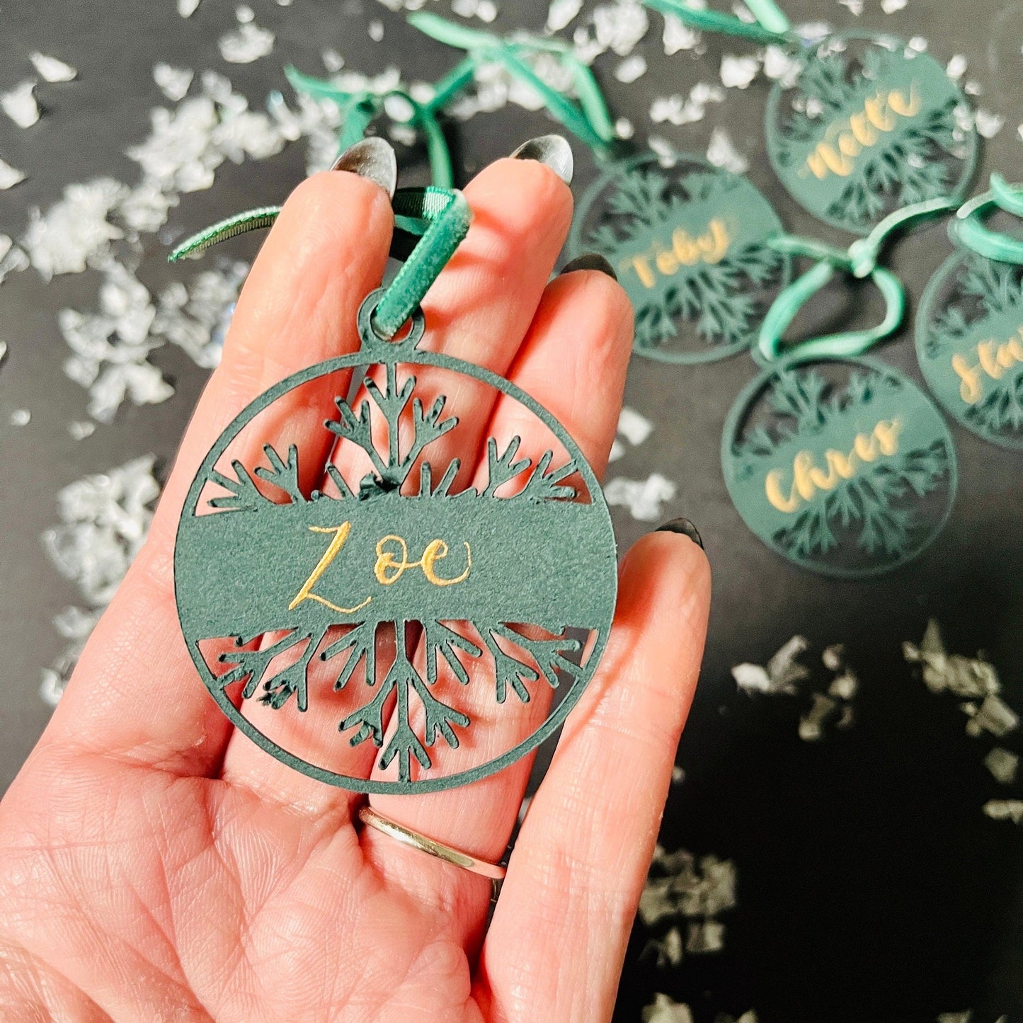 Green and Gold Festive Placenames | Delicate Snowflake Placecard |Christmas Table Decor | Snowflake Decoration | Emerald Green Place Setting